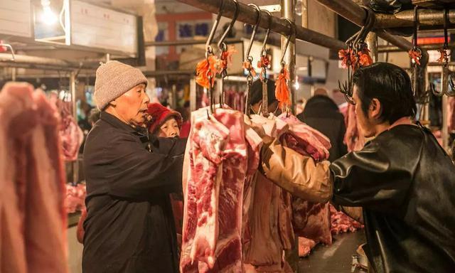 实探武汉三大肉类批发市场，请感受10000斤肉的暴击！