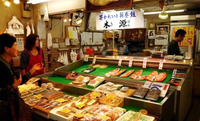 实拍日本的真实菜市场，网友看后：将蔬菜包装成了吃不起的样子！