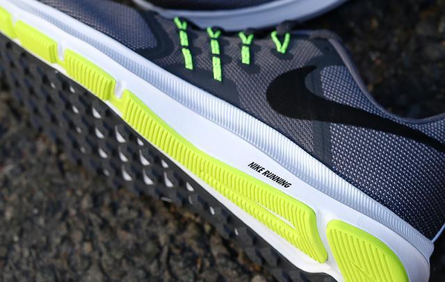 透气舒适、夏天跑步首选：耐克Nike Run Swift跑鞋赏析