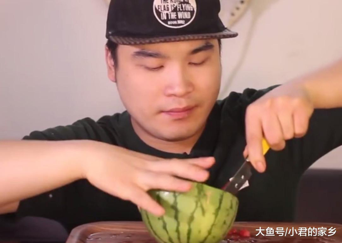 韩国豪放派吃播Donkey吃苹果西瓜, 一点都不浪费, 连皮都不留