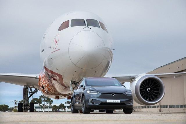 特斯拉 Model X连787客机都拖得动 最新金氏世界纪录达成！