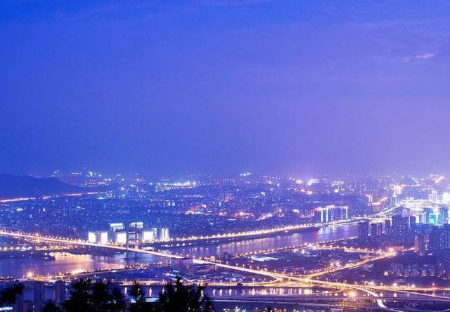 在鼓山上看福州夜景, 福州人说最美的地方挺耀眼!