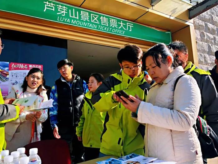 国庆期间，芦芽山景区哪里都是人人人人人……