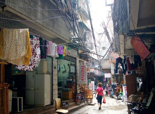各地贫民窟的生存环境，中国城中村幸福百倍