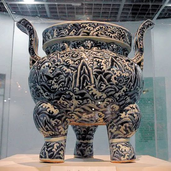 文物介绍——明宣德青花寿山福海纹瓷炉