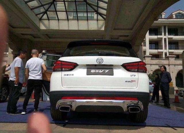 中国“宝马”推出七座旗舰SUV，发动机上印BMW，仅10万起售