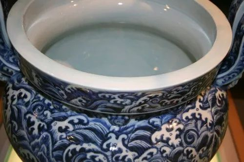 文物介绍——明宣德青花寿山福海纹瓷炉