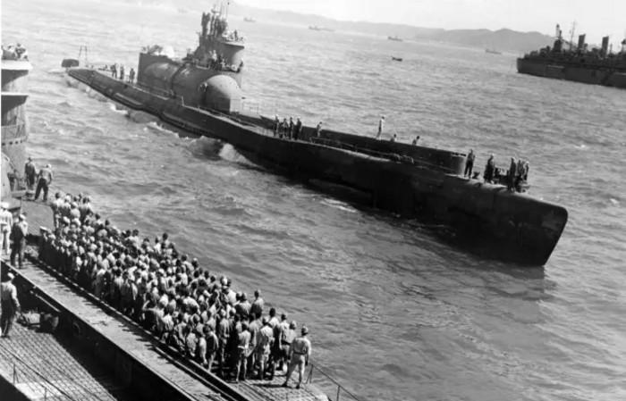 二战日本黑科技——伊400水下航母!