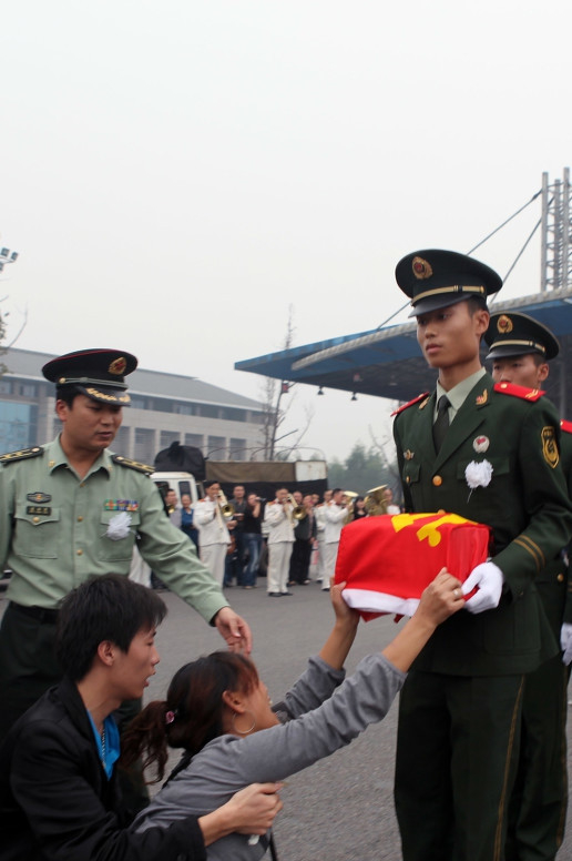 感动中国人物事迹 当代共产党员奉献精神