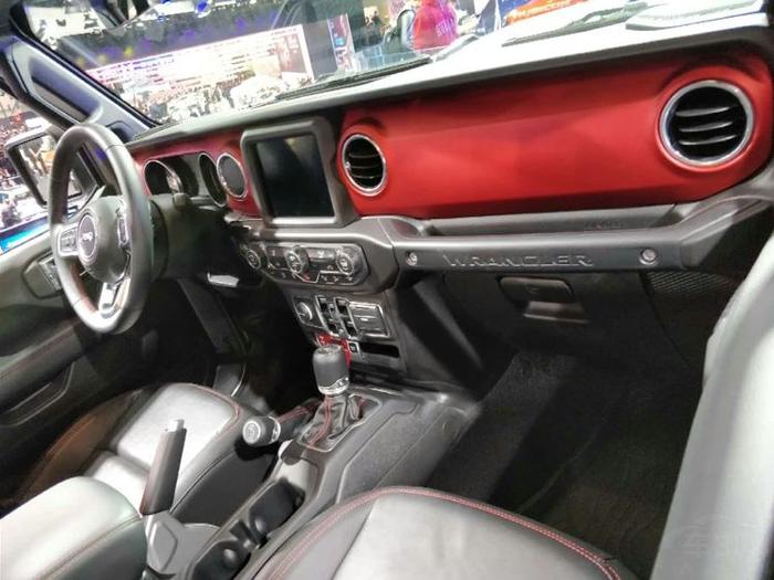 2018北京车展 全新Jeep牧马人竟然换了2.0T 还配当标杆吗？