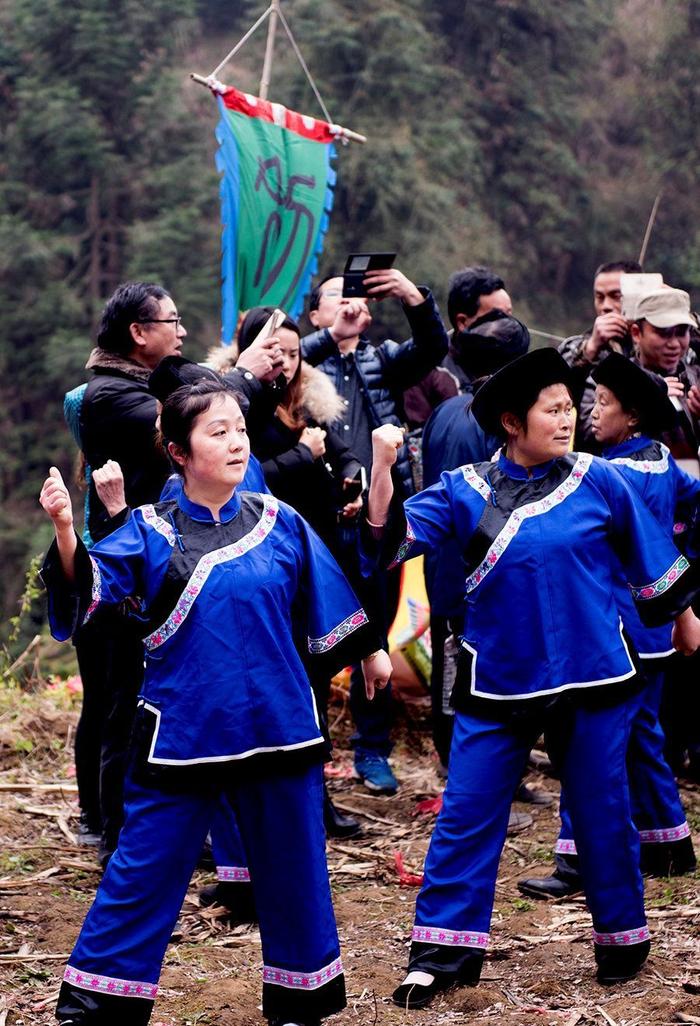 放蛊、落花洞女成不解之谜，湘西土家族的摆手舞更神秘