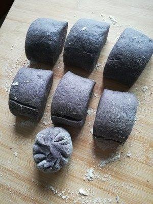 不用买！家里常备黑米面，蒸出松软香甜的馒头，全家抢着吃，做法超简单！