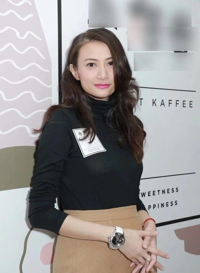 出道时被称“少男杀手”有生二胎打算 老公曾多次饰演李小龙