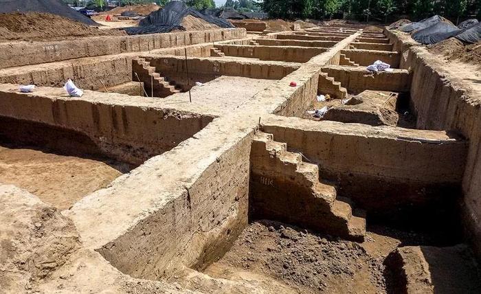 中国挖掘一古墓，出土15万片龟壳，西方专家：商朝绝不存在