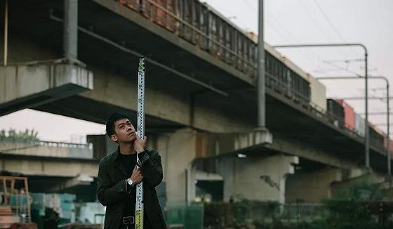 《郊区的鸟》：南方系的灵性与自由