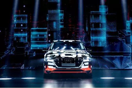 奥迪迈向科技、电动时代，Q8轿跑SUV全球首发