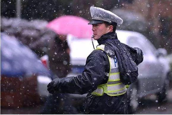 专题壁纸 | 人民警察日，送一波警察专属手机壁纸！你们辛苦了！