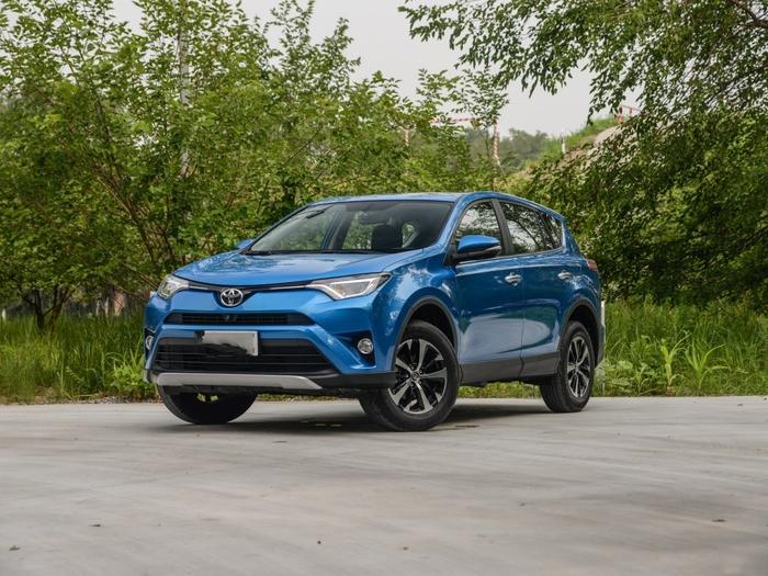 2018款RAV4荣放，搭载2.0L发动机，这动力是不是要爆表了