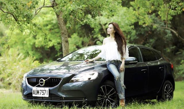 美女诚意试驾北欧掀背 沃尔沃Volvo V40 T3安全运动版