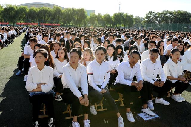 大学也行“入学礼” 燕京理工学院开学典礼仪式感十足