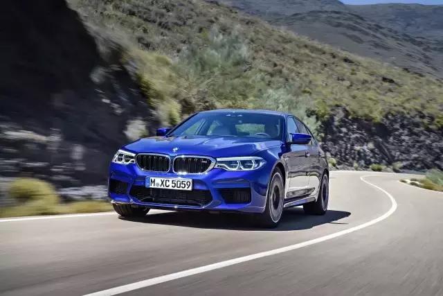 更深的蓝，新BMW M5激战AMG