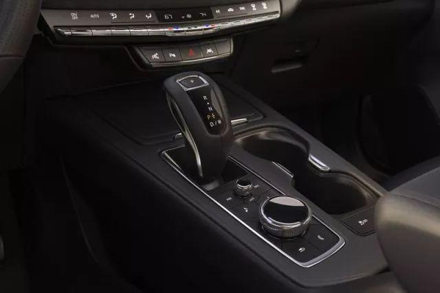 凯迪拉克国产XT4实车图曝光，预计今年第三季度上市