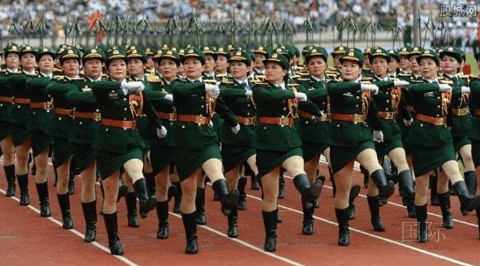 1979年，越南女兵一丝不挂，背后的真相令多国震惊