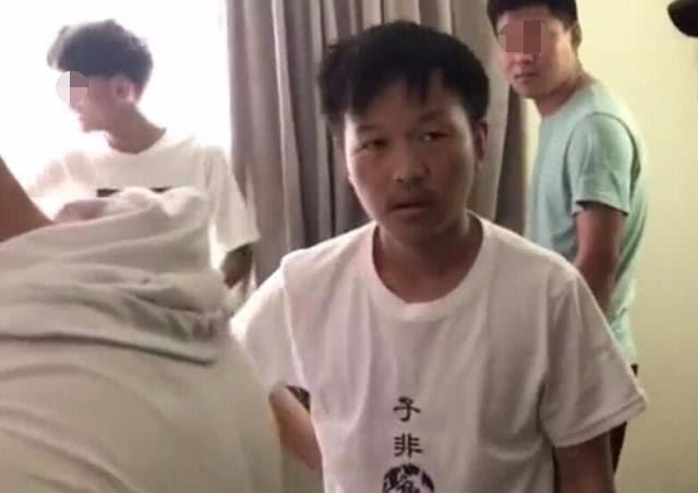 王宝强替身演员潜规则女演员，被人抓住现行遭暴打