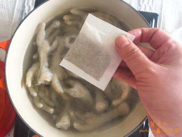 这是我见过鸡爪最好吃的做法，香气扑鼻！世界杯怎么能少的了它