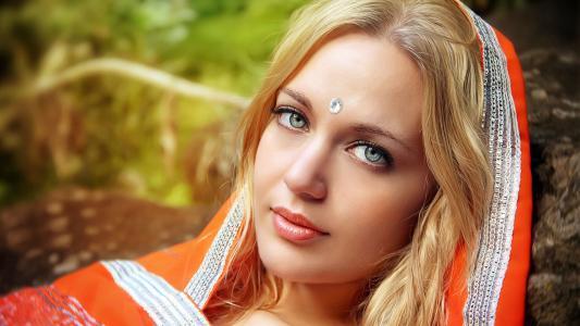印度父母生出白皮肤蓝眼睛女儿，常被认为是外国人！