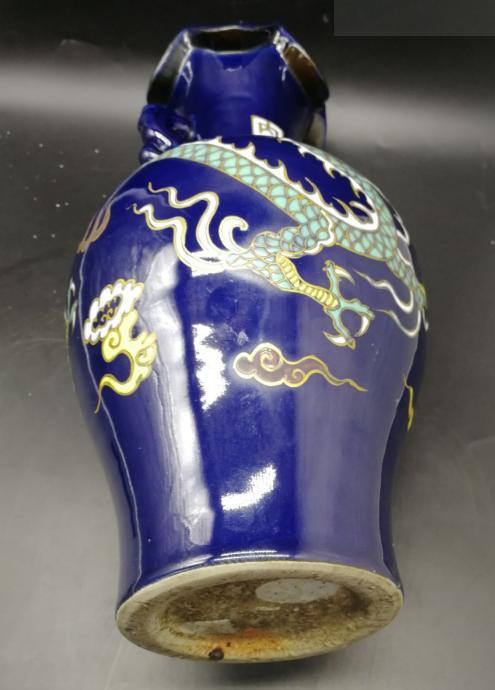 元代官窑瓷——蓝地戗金五色花云龙纹花口瓶