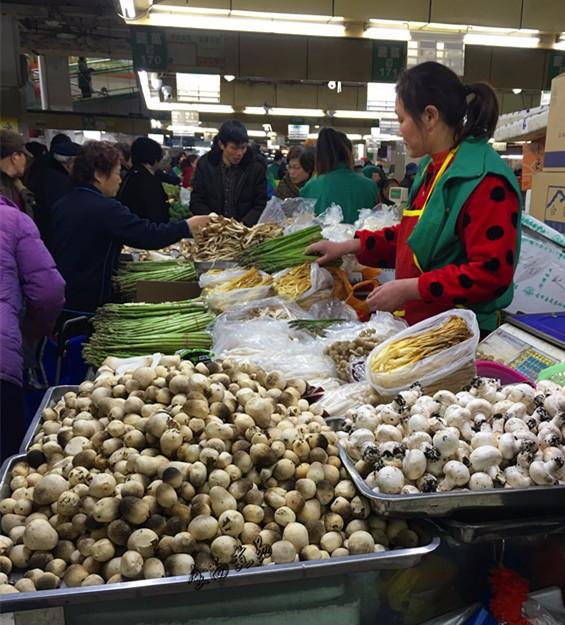 来吧，跟我逛逛江南水乡的集市，看看哪一款美食让你流口水？