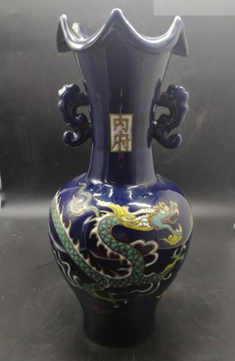元代官窑瓷——蓝地戗金五色花云龙纹花口瓶