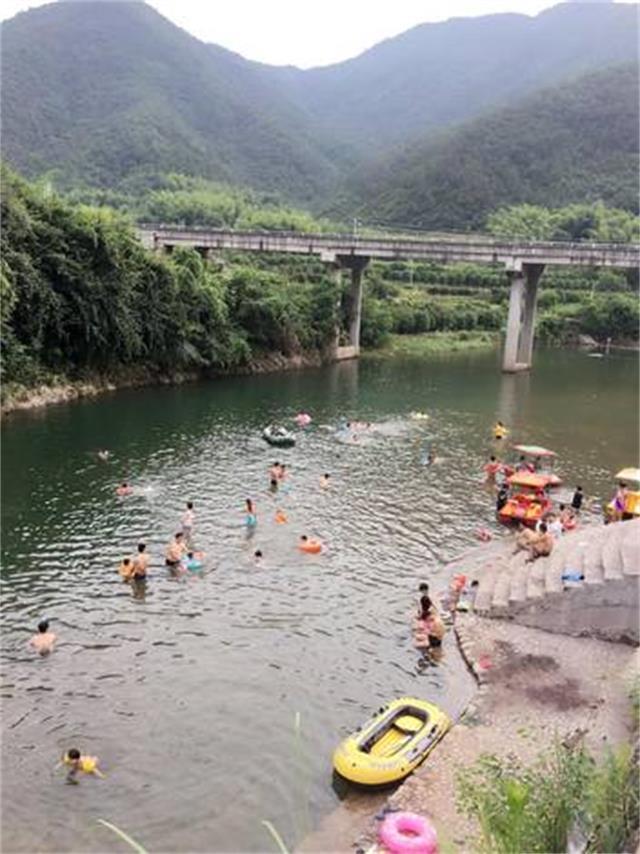 杭州农家院旅游|桐庐芦茨湾华溪源农家乐“三石一鸡”是天然美味!