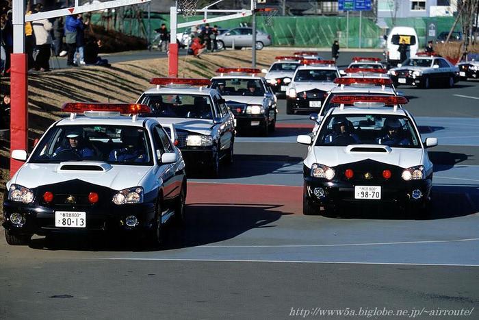在日本开警车真是太幸福了，除了各种性能车还有情怀经典车！
