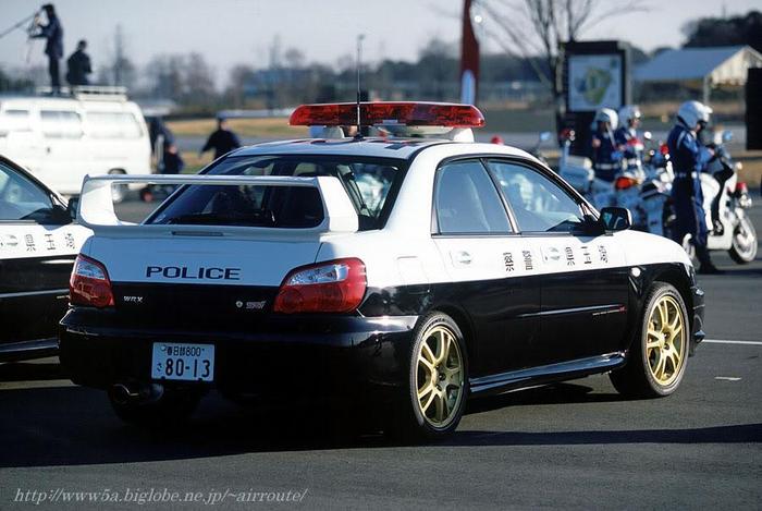 在日本开警车真是太幸福了，除了各种性能车还有情怀经典车！