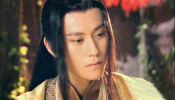 他出道就拍张艺谋的戏,一直不温不火,后靠蹭女友热度终于爆红!