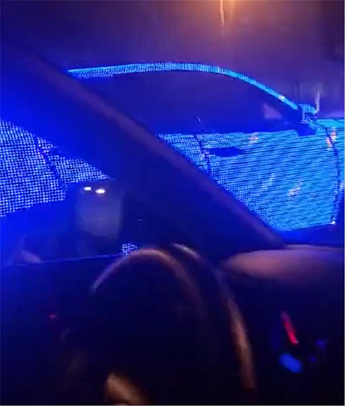 湖北偶遇讴歌CDX，车身贴满LED光源，行车时自动播放动画！