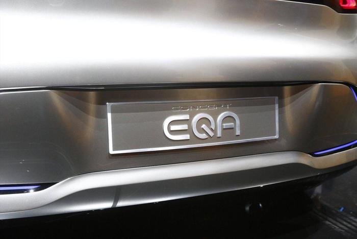 奔驰新电动竞争Model 3，双电机突破270马力，售价低至30万