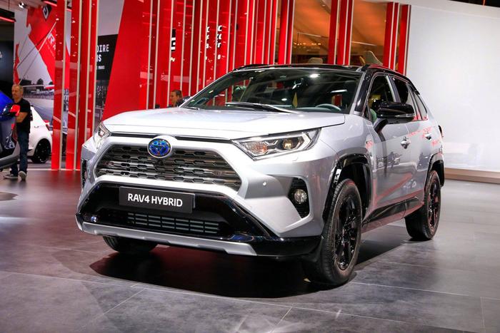 巴黎车展的4款重磅SUV，全新宝马X5、奔驰GLE没有丰田RAV4抢眼