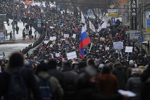 反对普京？俄罗斯民众上街抗议政府，要求取消延长退休年龄政策