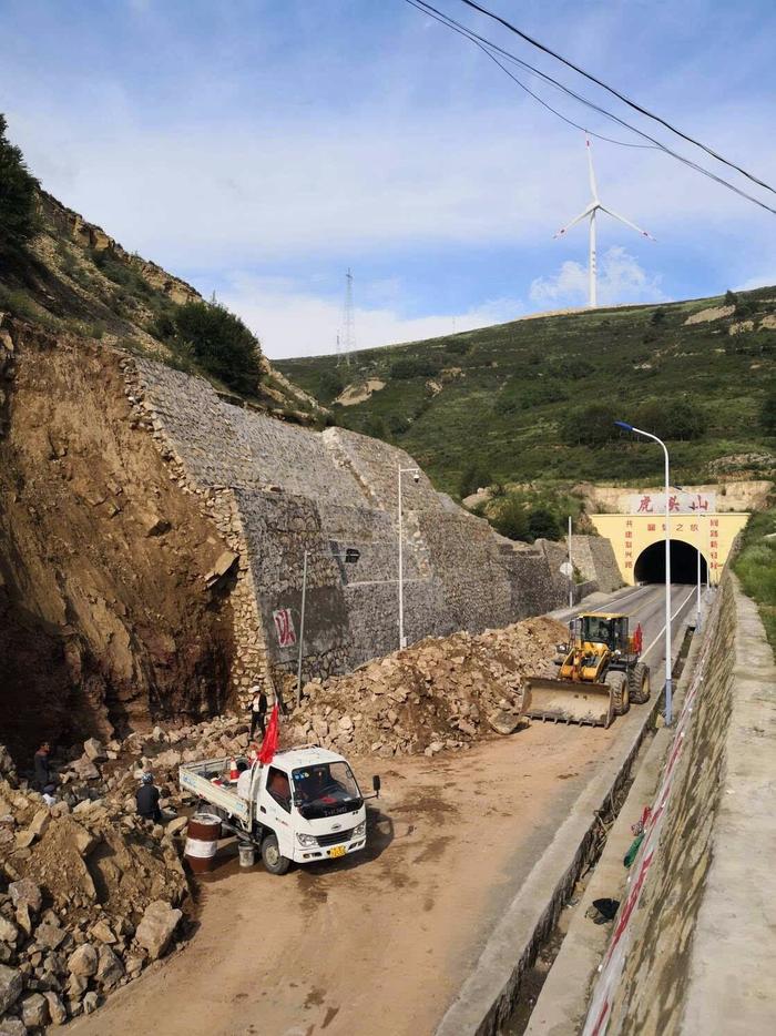 朔州市平鲁区虎头山隧道口护坡垮塌