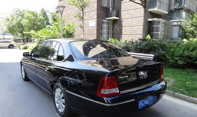 上海郊区小伙花4万元买辆别克荣御轿车, 半年后坦言处境进退维谷