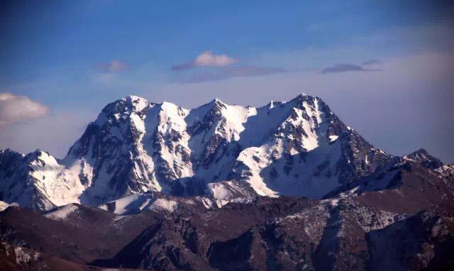 膜拜神山3000年·天山博格达峰