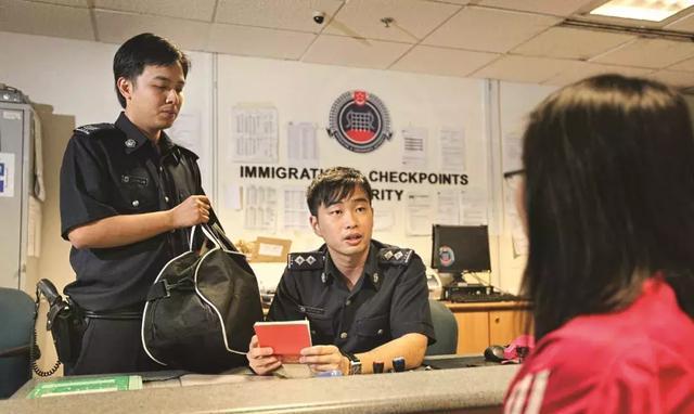 入境新加坡好难：钱带太多要坐牢，钱带太少被遣返！