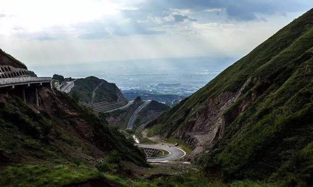 号称西安最美的环山旅游盘山公路, 九曲十八弯