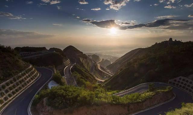 号称西安最美的环山旅游盘山公路, 九曲十八弯