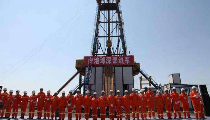 苏联花24年钻12公里，美国曾想钻到地幔，他们发现...