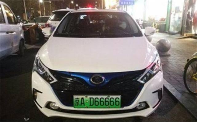 北京偶遇一辆20万比亚迪，原本不会感到惊奇，但车牌实在太霸气！