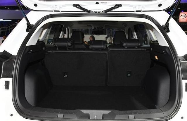 “SUV神车”推新款，轴距2680mm，标配7DCT和全景天窗10万